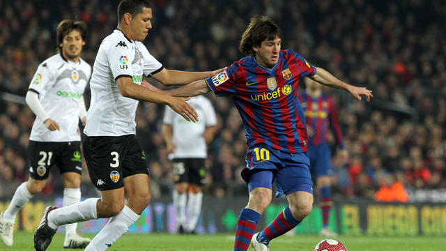 Messi - hung thần của Valencia ở Camp Nou